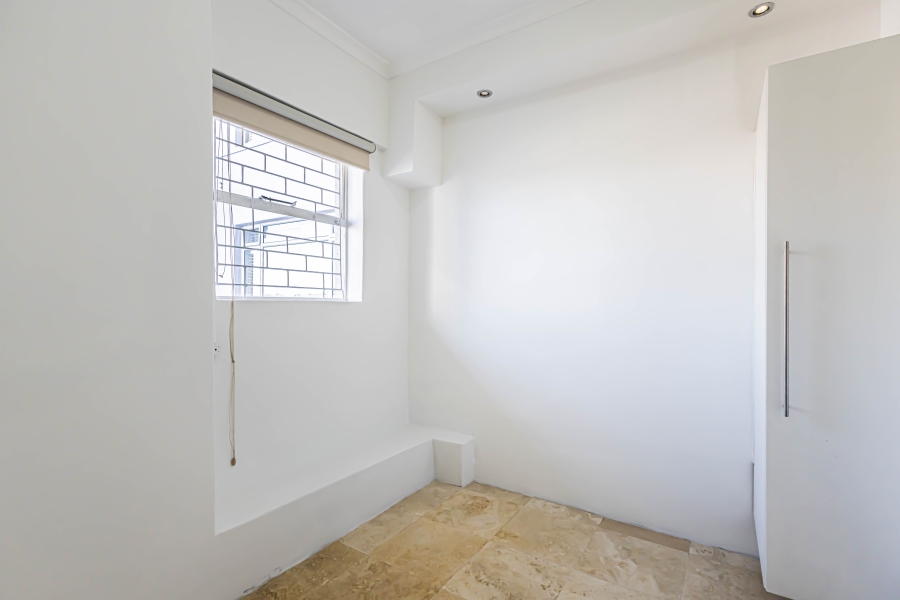 To Let 2 Bedroom Property for Rent in Green Point Western Cape
